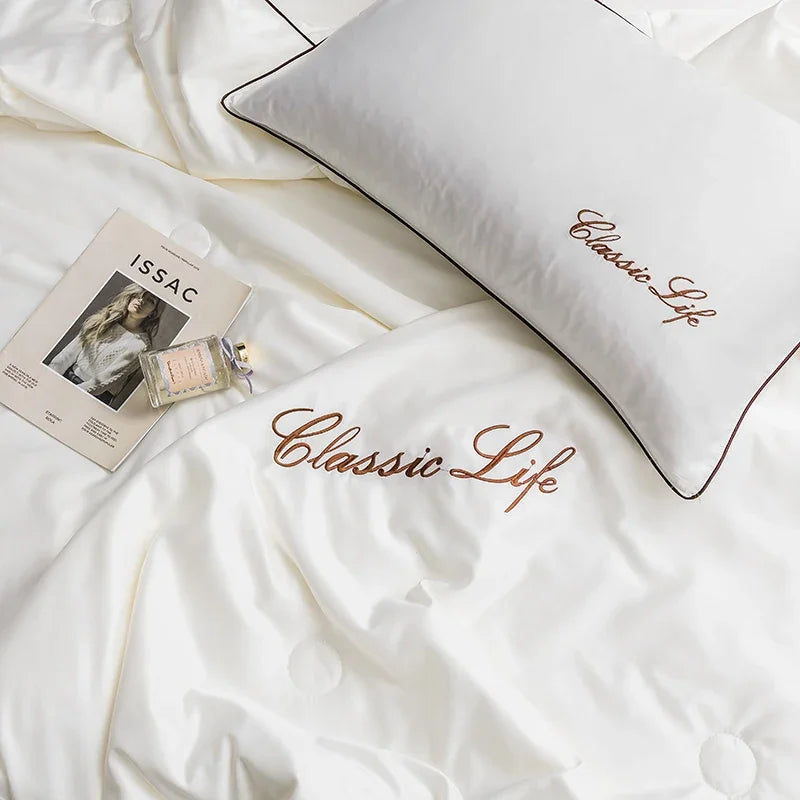 シルク調ウォッシャブル 夏用肌掛けキルト（刺繍）