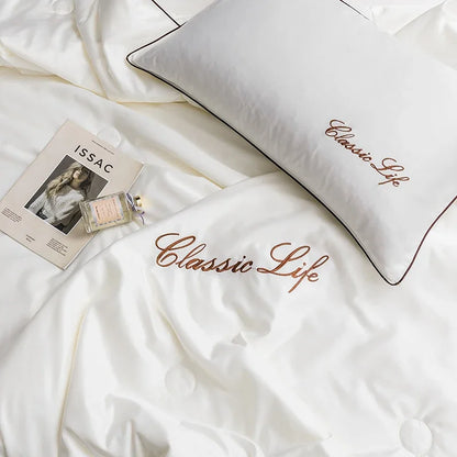 シルク調ウォッシャブル 夏用肌掛けキルト（刺繍）